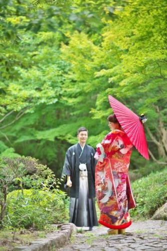 新緑が綺麗な公園にて和装前撮りロケ｜滋賀前撮り人気店ブルースター
