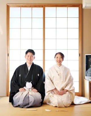 前撮りブルースターをご利用頂きありがとう御座いました　今回は彦根市のご自宅にてお着換え後に玄宮園へ移動しました　まずはお家での撮影分となります  #彦根市前撮り #自宅で前撮り #玄宮園前撮り #滋賀前撮りスポット #彦根城前撮り #ペットと前撮り #和装前撮り #フォトウェディング